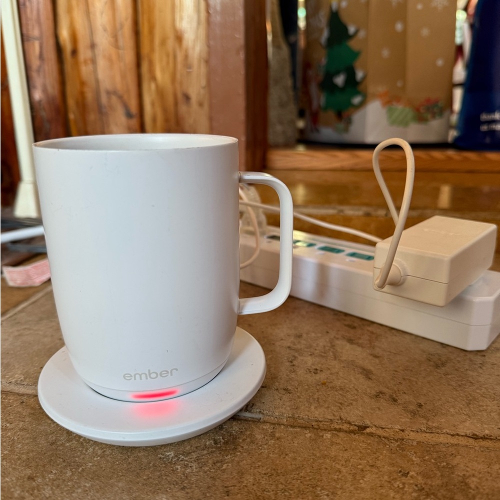 Ember White Smart Mug with base and charger.
